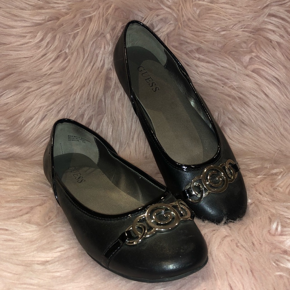 Guess black and silver 6.5 flats sandals